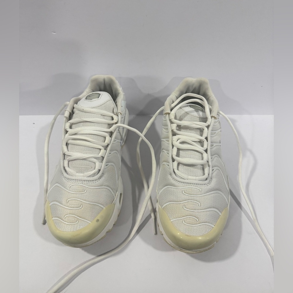 Nike Air Max Plus TN Triple White Sneakers Size 5.5Y / Women’s 7 Used - Picture 4 of 12